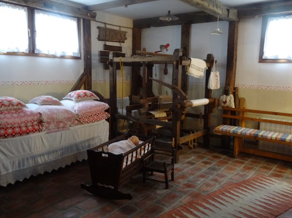 EXPERIENCE THE TREASURES OF THE TEXTILE TRADITION IN ĐURĐEVAC